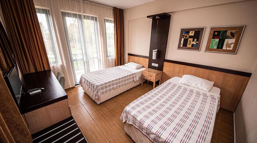 Bezay Hotel   3*