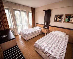 Bezay Hotel   3*