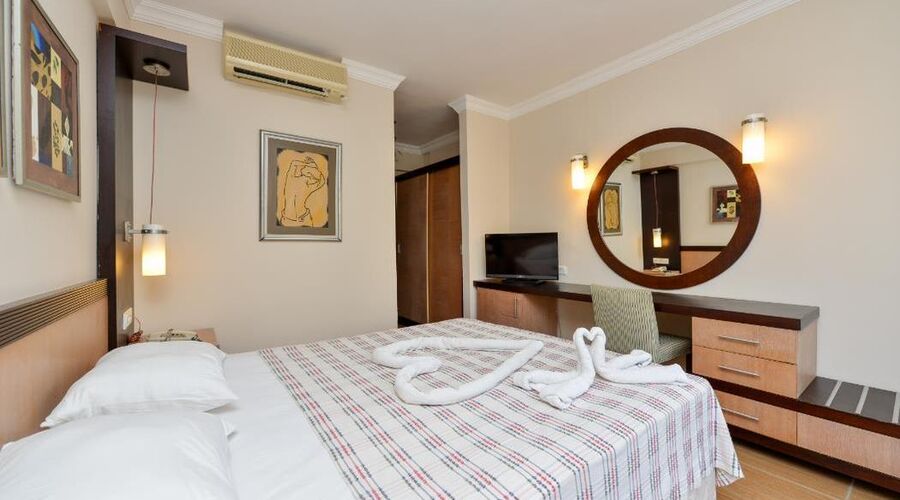 Bezay Hotel   3*