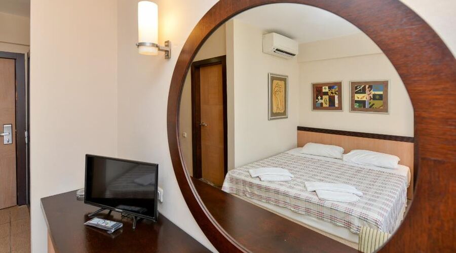Bezay Hotel   3*