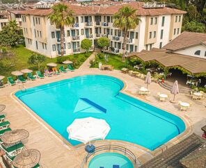 Bezay Hotel   3*