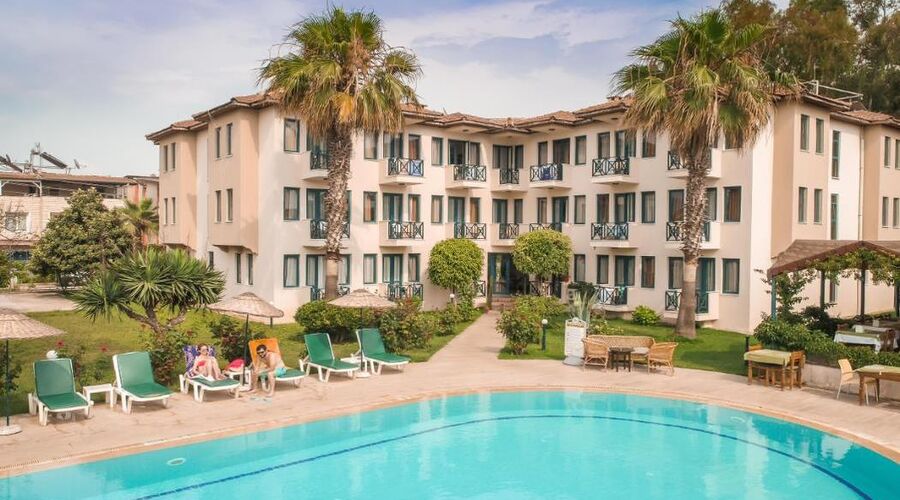 Bezay Hotel   3*