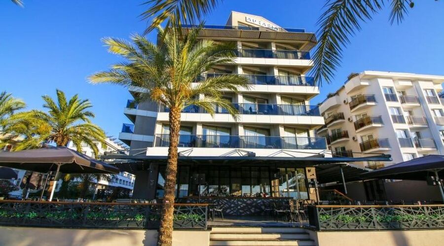 Aurasia Beach Hotel  3*