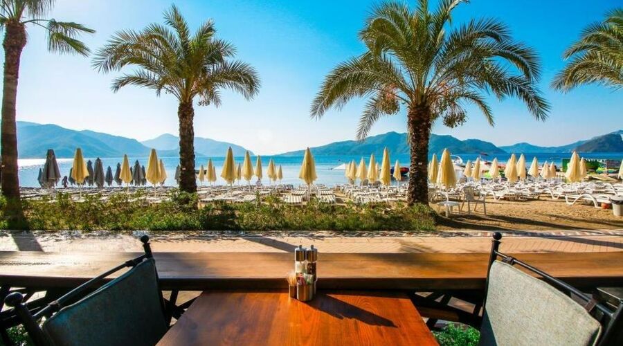 Aurasia Beach Hotel  3*