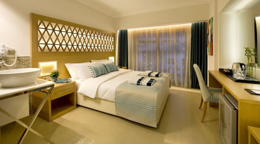 Aurasia Design Hotel 3*