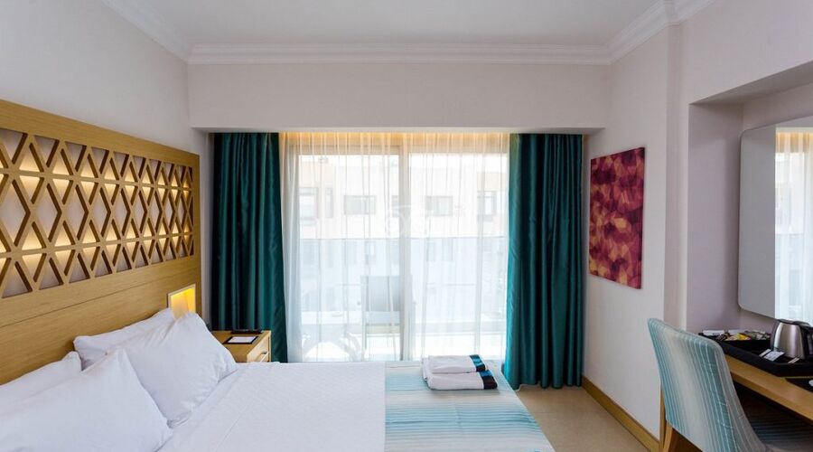 Aurasia Design Hotel 3*