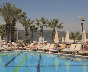 Cettia Beach Resort 4*