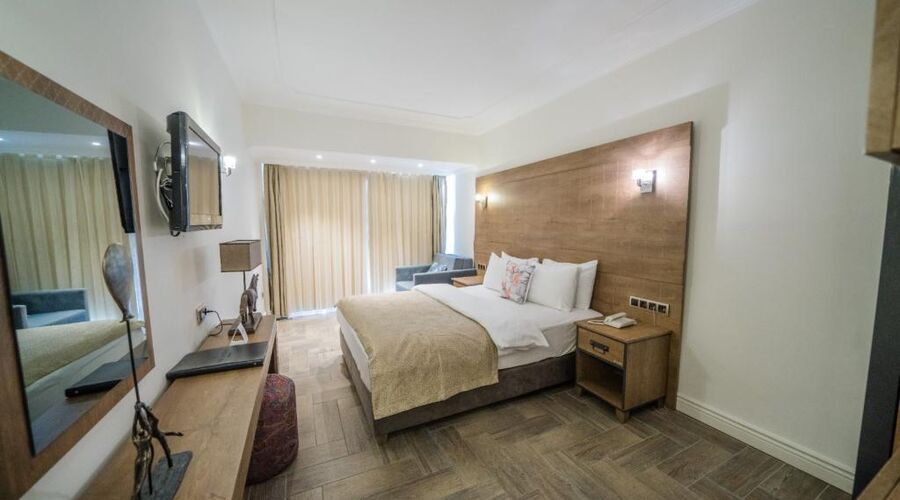 Aurasia Beach Hotel  3*