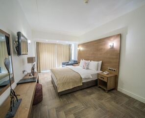 Aurasia Beach Hotel  3*