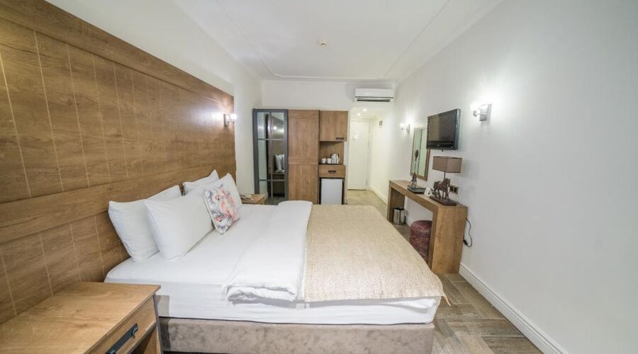 Aurasia Beach Hotel  3*