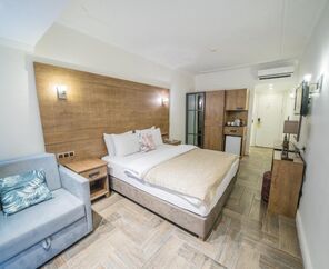 Aurasia Beach Hotel  3*