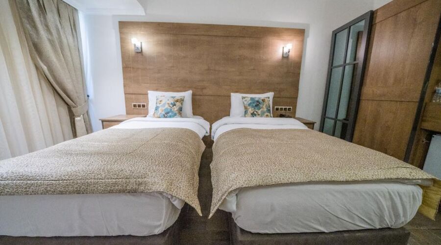 Aurasia Beach Hotel  3*