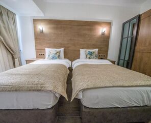 Aurasia Beach Hotel  3*