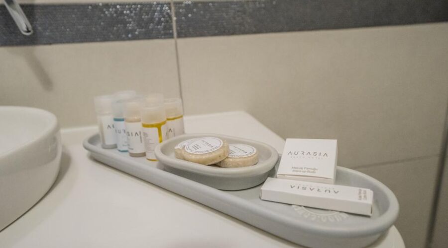 Aurasia Beach Hotel  3*