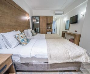 Aurasia Beach Hotel  3*