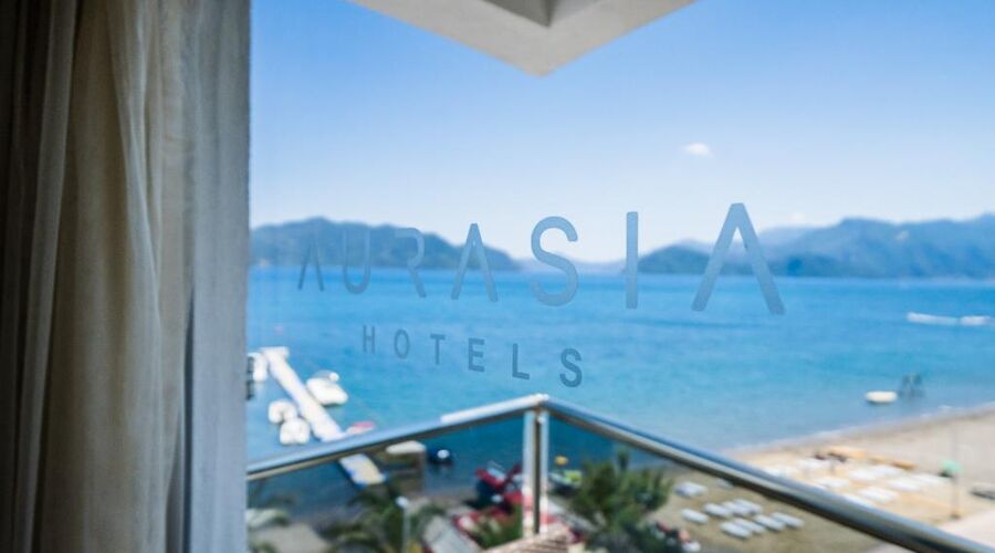 Aurasia Beach Hotel  3*