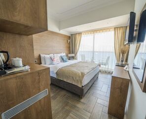 Aurasia Beach Hotel  3*