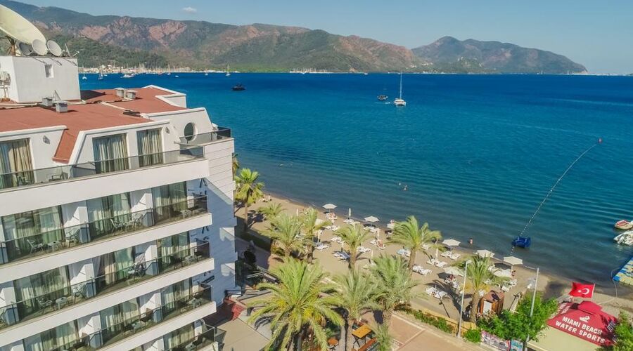 Aurasia Beach Hotel  3*