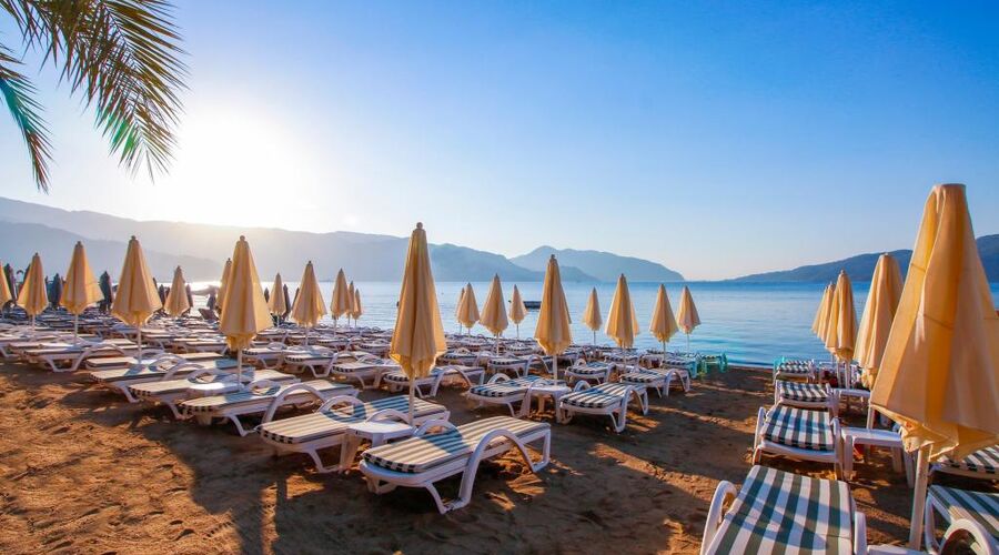 Aurasia Beach Hotel  3*