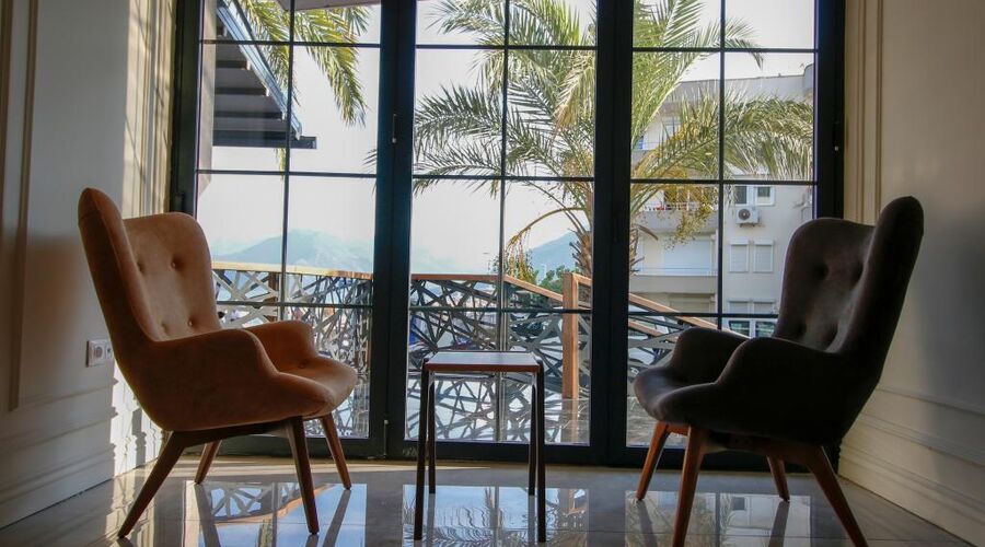 Aurasia Beach Hotel  3*