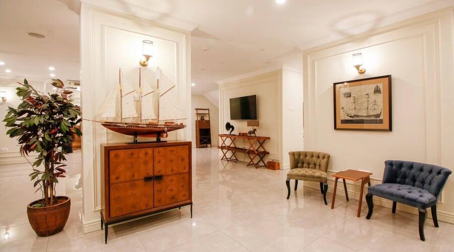 Aurasia Beach Hotel  3*