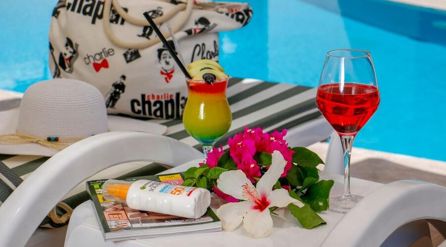 Aurasia Beach Hotel  3*