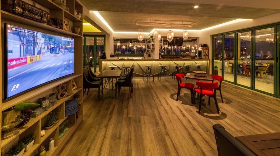 Honeymoon Beach Hotel  3*