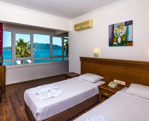 Honeymoon Beach Hotel  3*