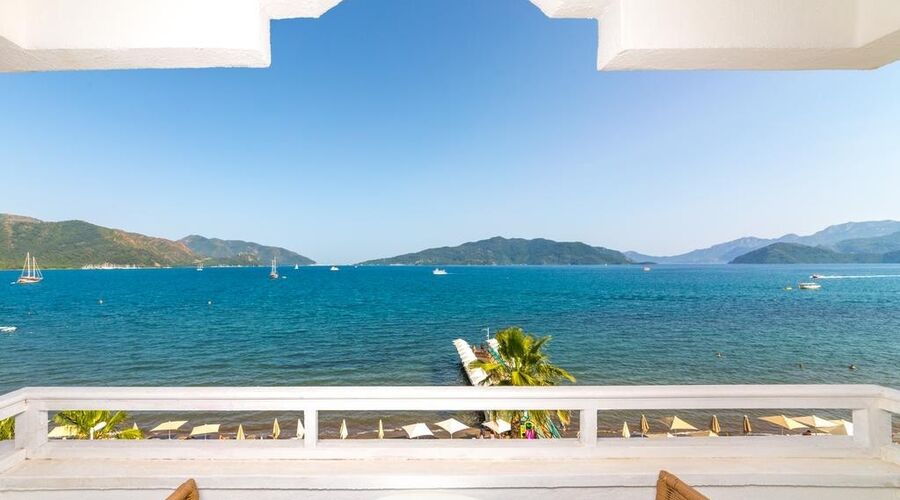 Honeymoon Beach Hotel  3*