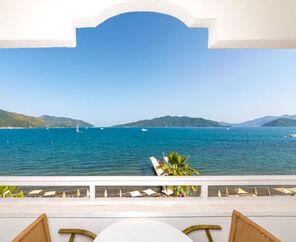 Honeymoon Beach Hotel  3*