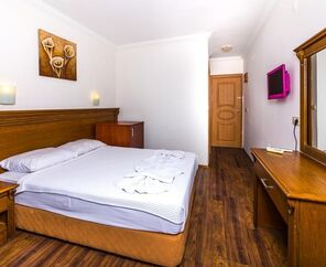 Honeymoon Beach Hotel  3*