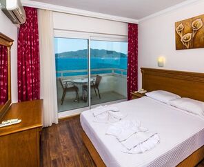 Honeymoon Beach Hotel  3*