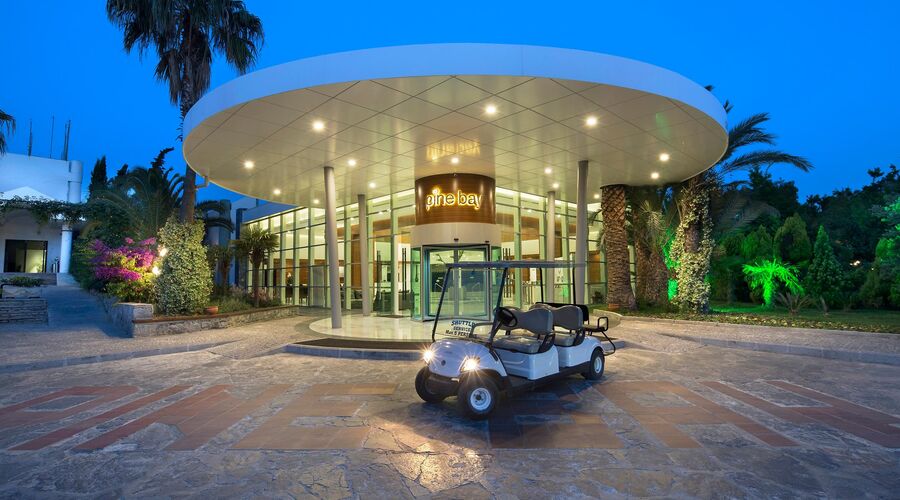 Pine Bay Holiday Resort 5*