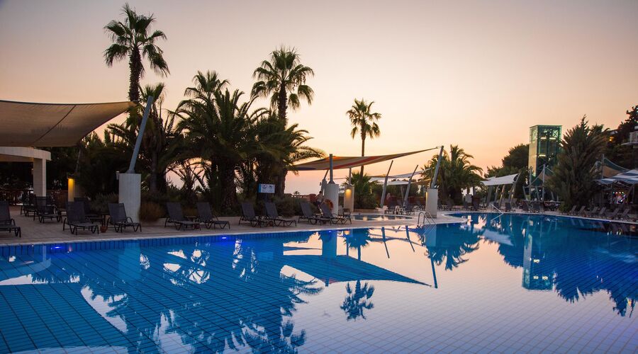 Pine Bay Holiday Resort 5*