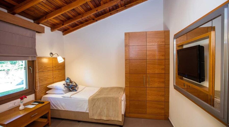 Pine Bay Holiday Resort 5*