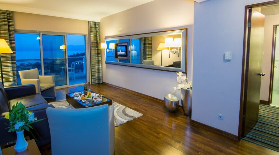 Pine Bay Holiday Resort 5*