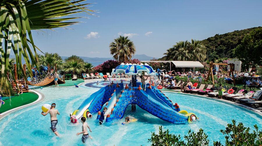 Pine Bay Holiday Resort 5*