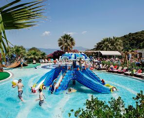 Pine Bay Holiday Resort 5*