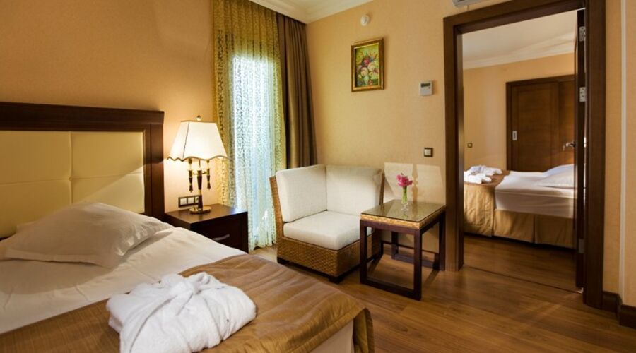 Latanya Park Resort  4*