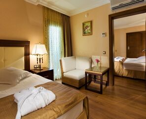 Latanya Park Resort  4*