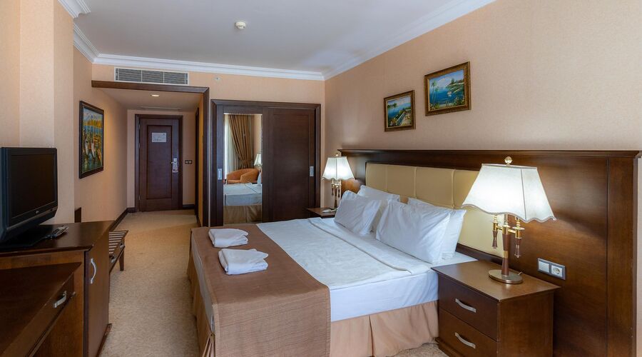 Latanya Park Resort  4*