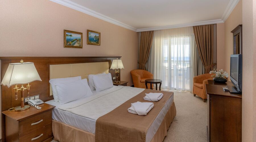 Latanya Park Resort  4*
