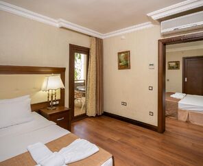Latanya Park Resort  4*