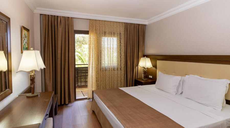 Latanya Park Resort  4*