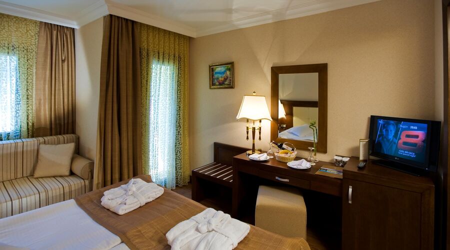 Latanya Park Resort  4*