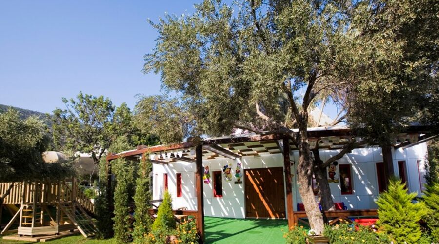 Latanya Park Resort  4*