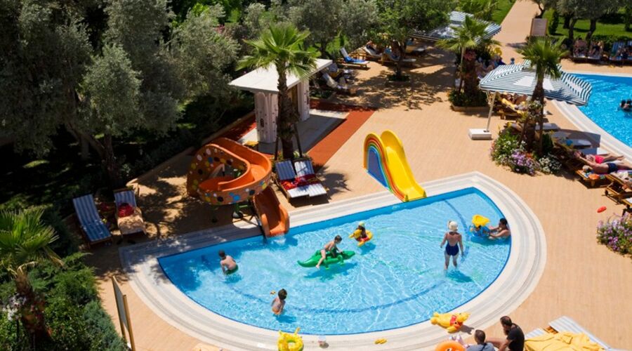 Latanya Park Resort  4*