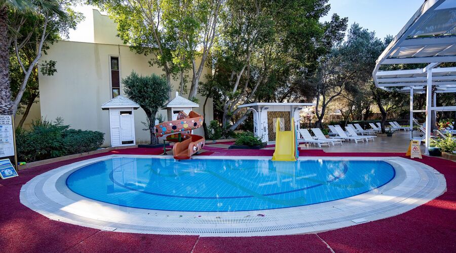 Latanya Park Resort  4*