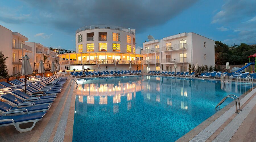 Bodrum Beach Resort  4*