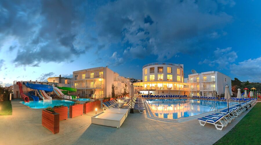 Bodrum Beach Resort  4*
